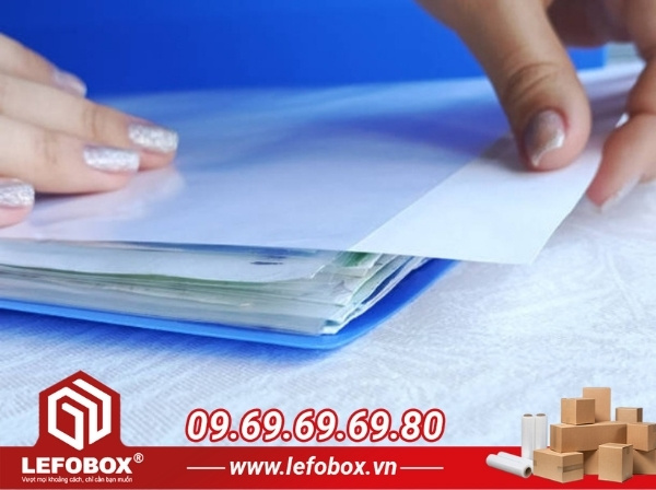 Cách đóng gói tài liệu vào thùng carton chuyển nhà