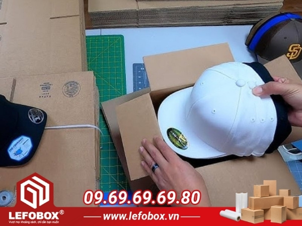 Cách đóng gói nón trong hộp carton đảm bảo giữ nguyên form