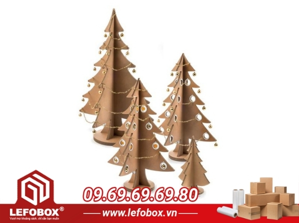 Trang trí cây thông noel từ bìa carton