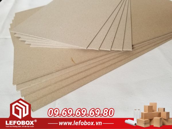 Carton lạnh (cold cardboard) là loại carton không sử dụng keo dán nóng mà được sản xuất bằng phương pháp ép lạnh