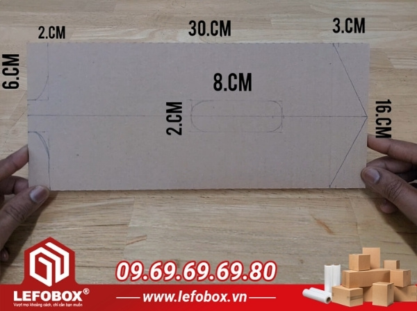 Cắt các chi tiết thân thuyền theo kích thước