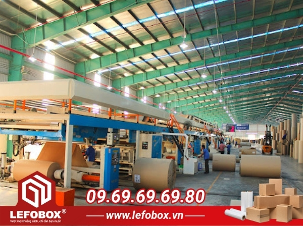Chuẩn bị giấy carton để sản xuất thùng carton