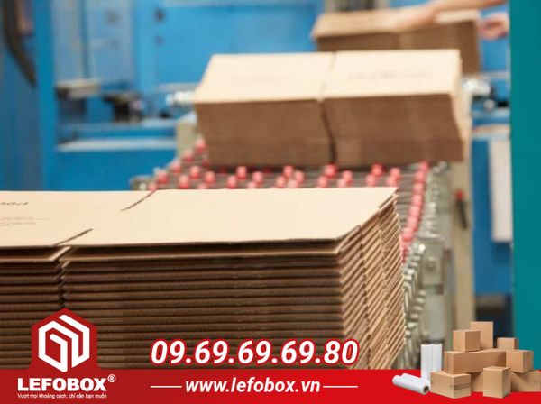 Chuẩn bị nguyên vật liệu sản xuất thùng carton tại Bình Dương