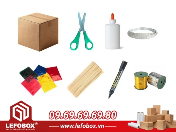 Chuẩn bị nguyên vật liệu để làm đèn trung thu bằng bìa carton