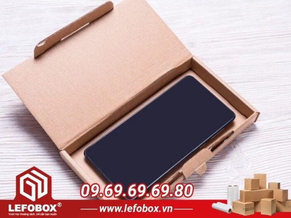 Có bắt buộc sử dụng khay đựng phụ kiện không?