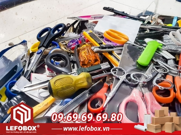 Mang vật dụng cấm vào hành lý xách tay hoặc ký gửi