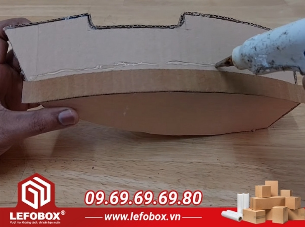 Ghép nối các chi tiết của thuyền bằng keo