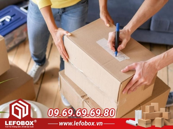 Ghi chú và đánh dấu thùng đồ sau khi đóng gói