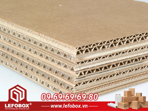 Giấy carton (cardboard) là một loại vật liệu đóng gói phổ biến và đa năng