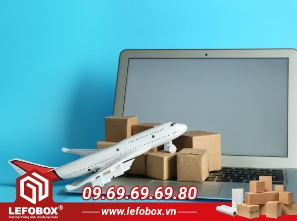 Gửi hàng ký gửi bằng thùng carton đi máy bay được không?