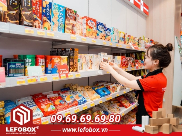 Hàng tiêu dùng được bày bán trong siêu thị