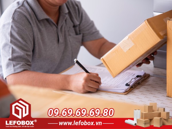 Sử dụng thùng carton đóng hàng kinh doanh online