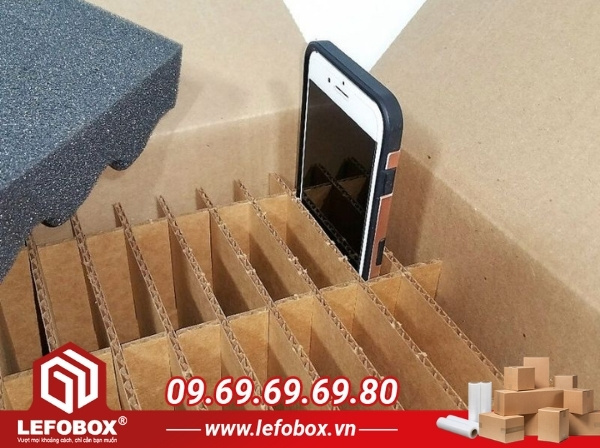 Hộp carton đựng điện thoại số lượng lớn