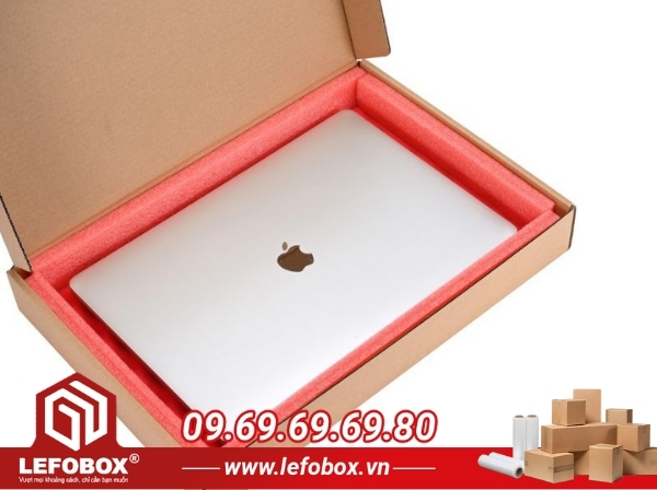 Hộp carton đựng lap phải vừa vặn với máy