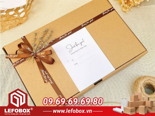 Hộp carton đựng túi xách làm quà tặng