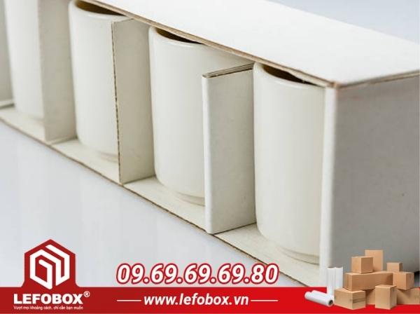 Hộp carton trắng đựng gốm sứ