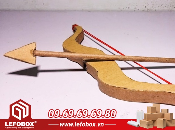 Làm cung tên bằng bìa carton