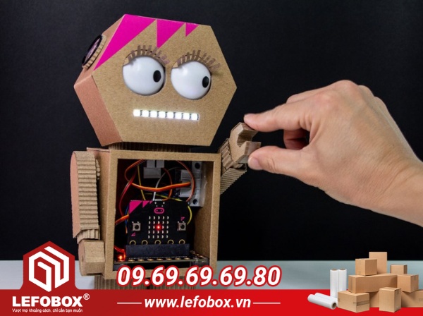 Làm robot từ bìa carton