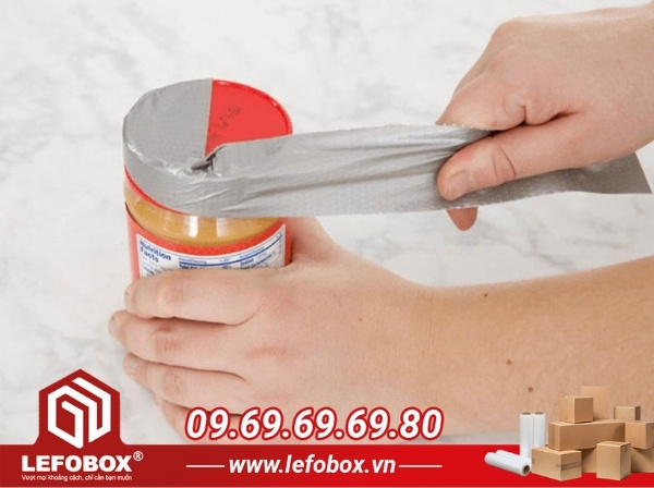 Lưu ý dán kín nắp chai lọ đựng chất lỏng