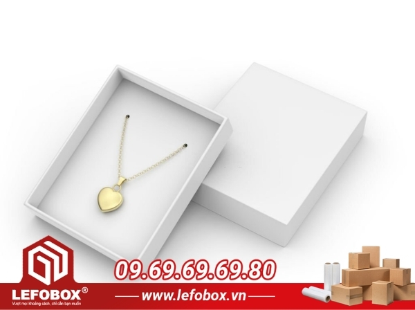 Mẫu hộp carton đựng dây chuyền màu trắng
