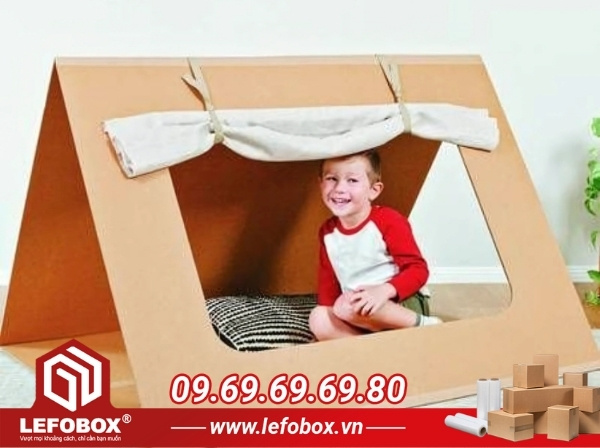 Mẫu lều có cửa sổ làm bằng giấy carton