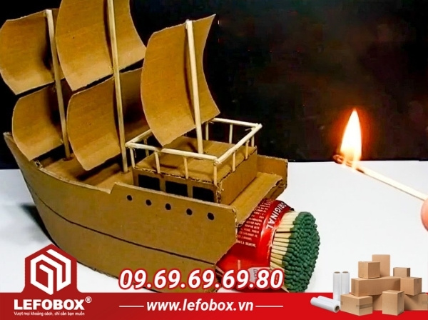 Thuyền buồm phong cách hải quân cổ điển