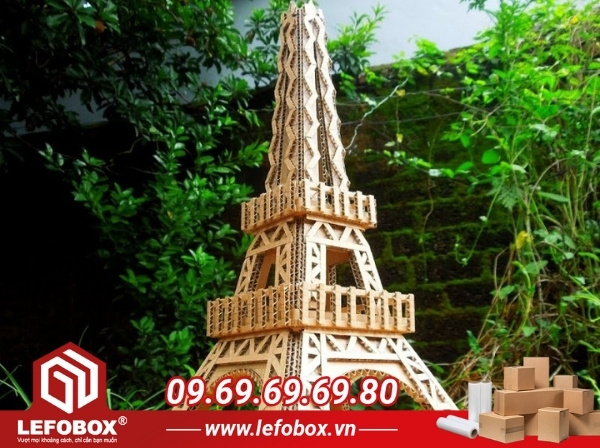 Mô hình tháp Eiffel bằng giấy carton