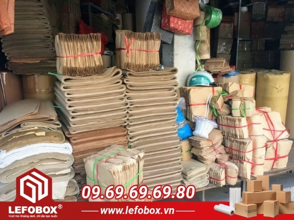 Mua giấy rơm tại cửa hàng bán đồ vật liệu thủ công