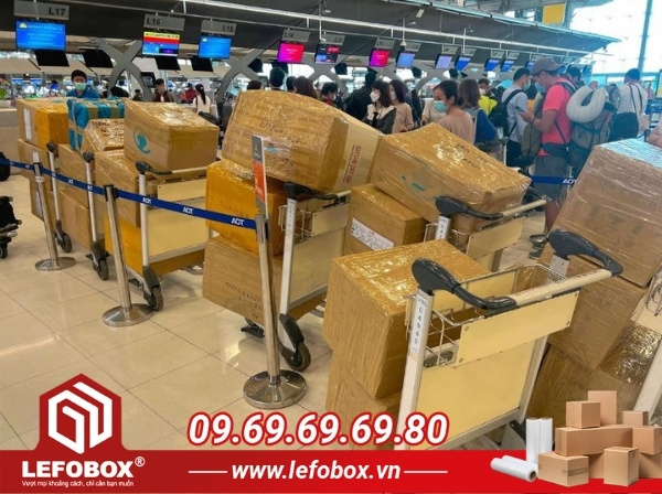 Thùng 65x40x58 có ký gửi máy bay được không?