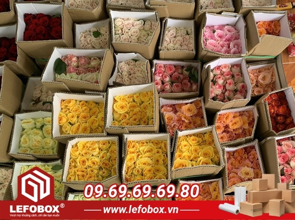 Thùng carton đựng hoa tươi được nhiều thương lái sử dụng