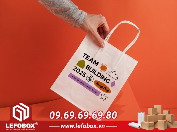 Túi giấy còn là kênh quảng bá thương hiệu hiệu quả nhờ có thể in logo, màu sắc và thông điệp riêng
